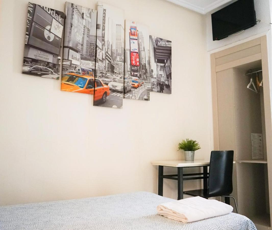 Hostal On Dormire บาเลนเซีย ภายนอก รูปภาพ