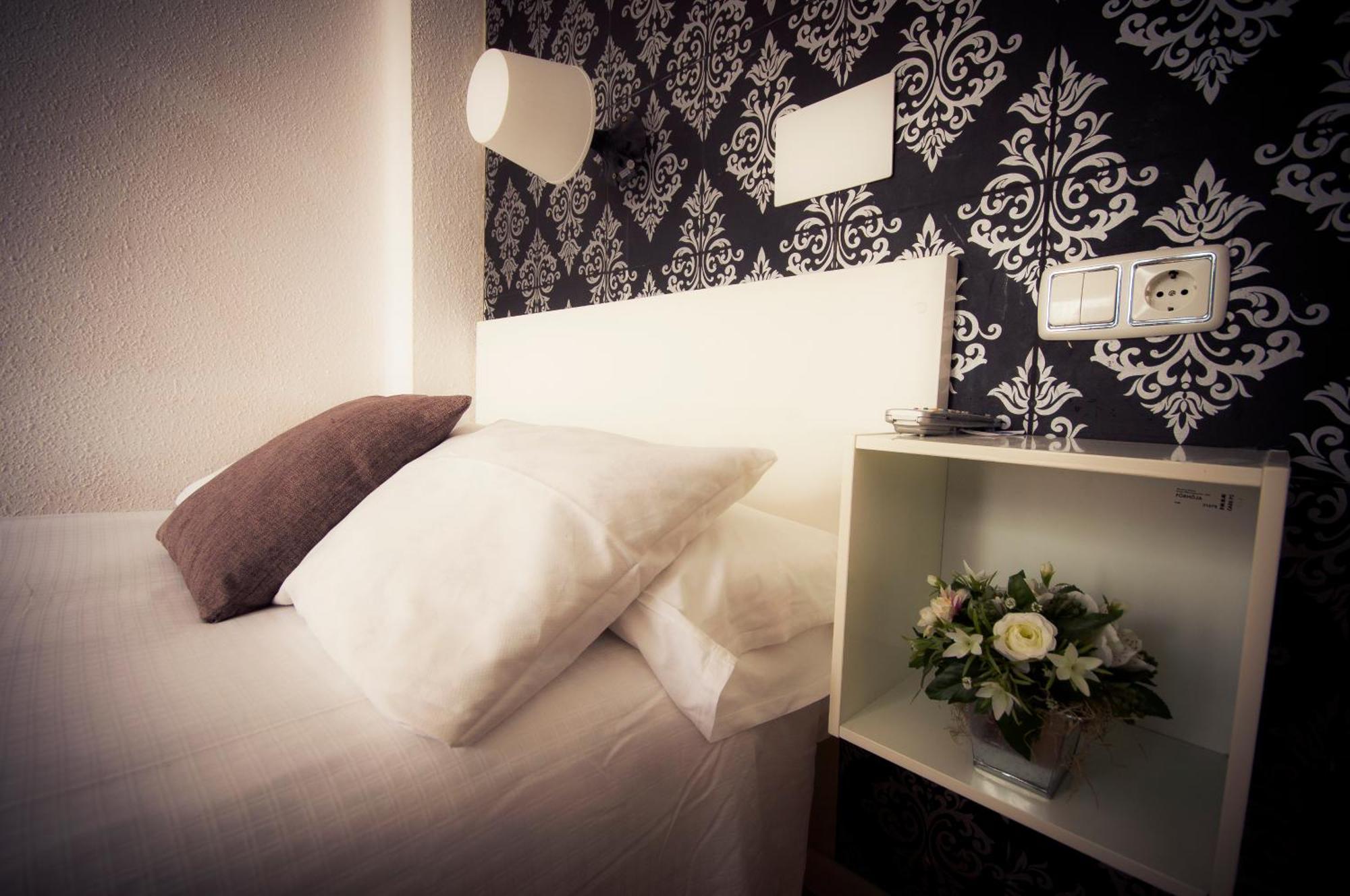 Hostal On Dormire บาเลนเซีย ภายนอก รูปภาพ