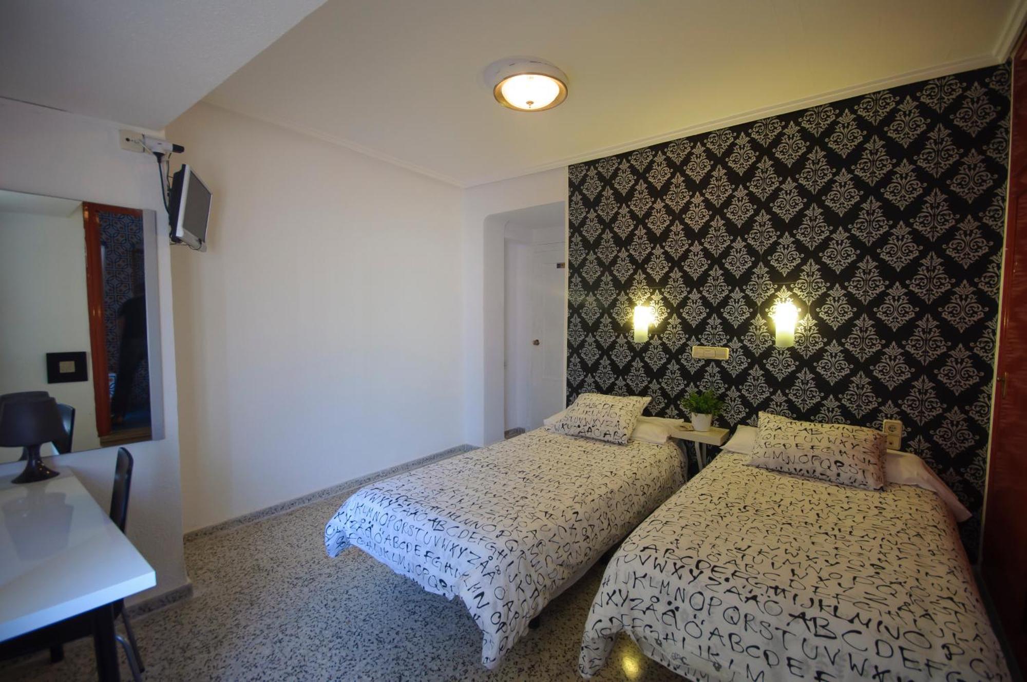 Hostal On Dormire บาเลนเซีย ภายนอก รูปภาพ