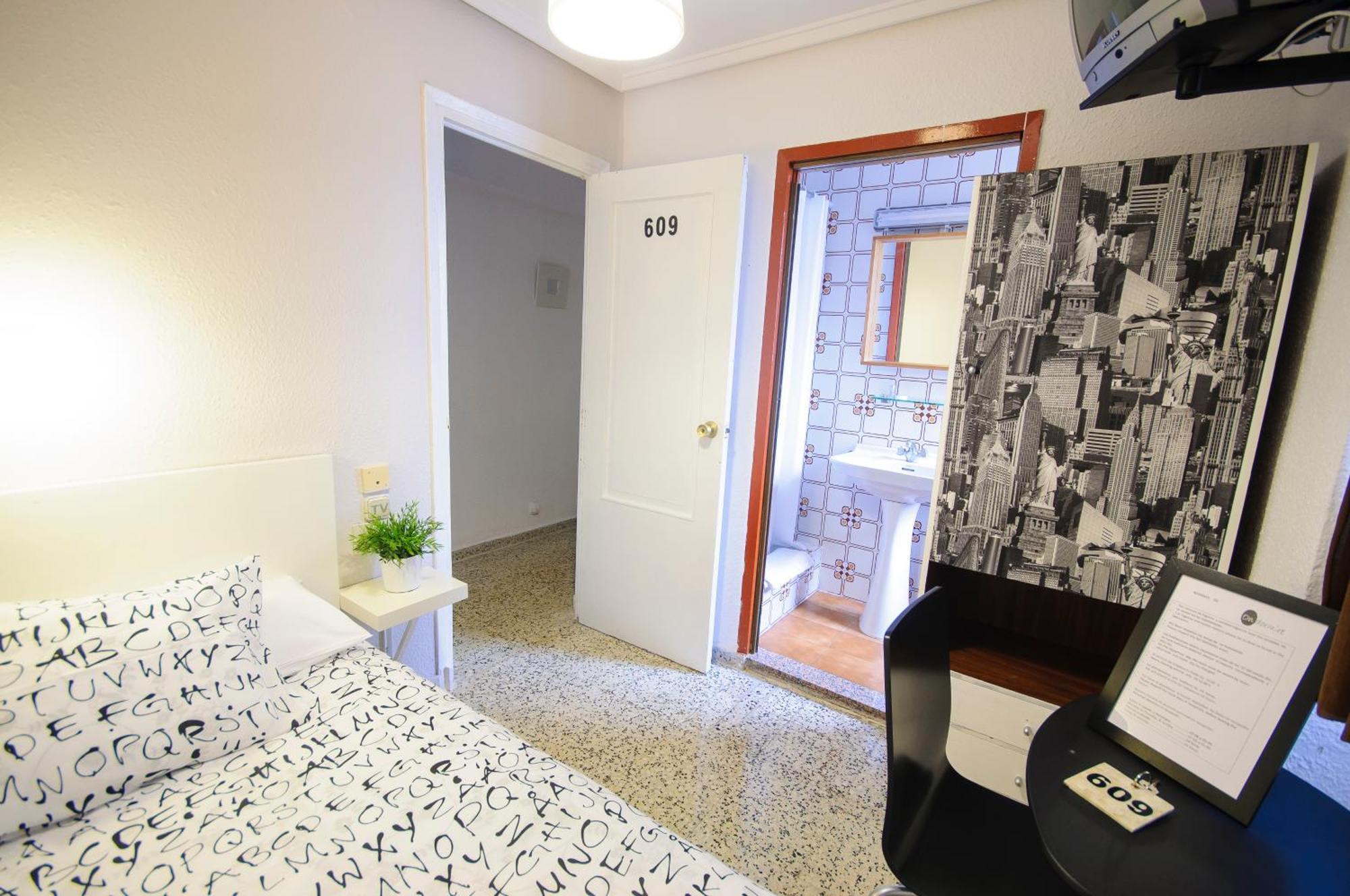 Hostal On Dormire บาเลนเซีย ภายนอก รูปภาพ