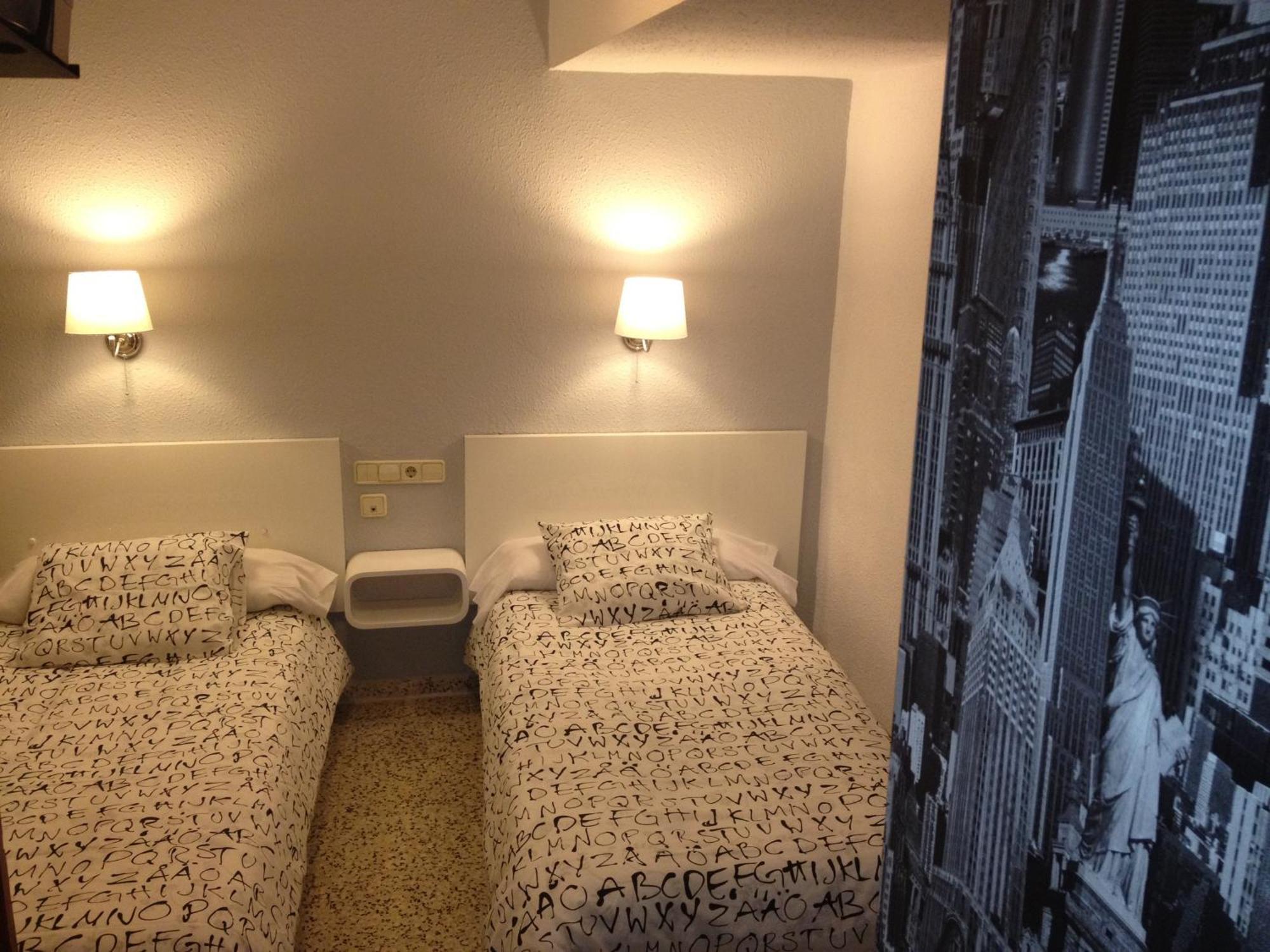 Hostal On Dormire บาเลนเซีย ภายนอก รูปภาพ