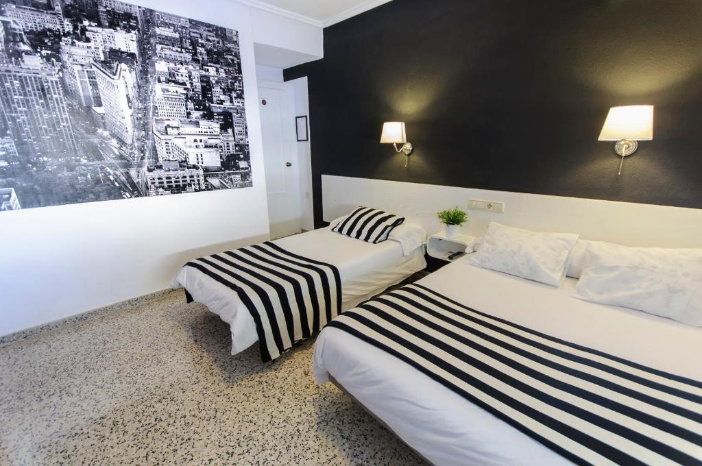 Hostal On Dormire บาเลนเซีย ภายนอก รูปภาพ
