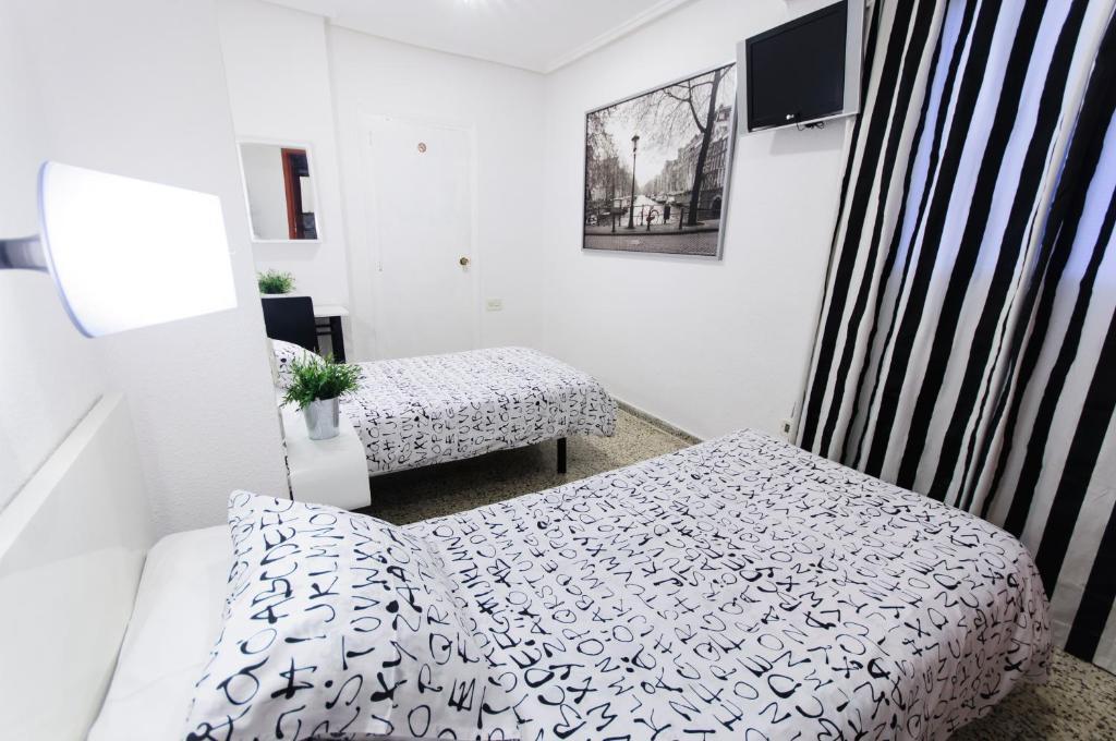 Hostal On Dormire บาเลนเซีย ภายนอก รูปภาพ