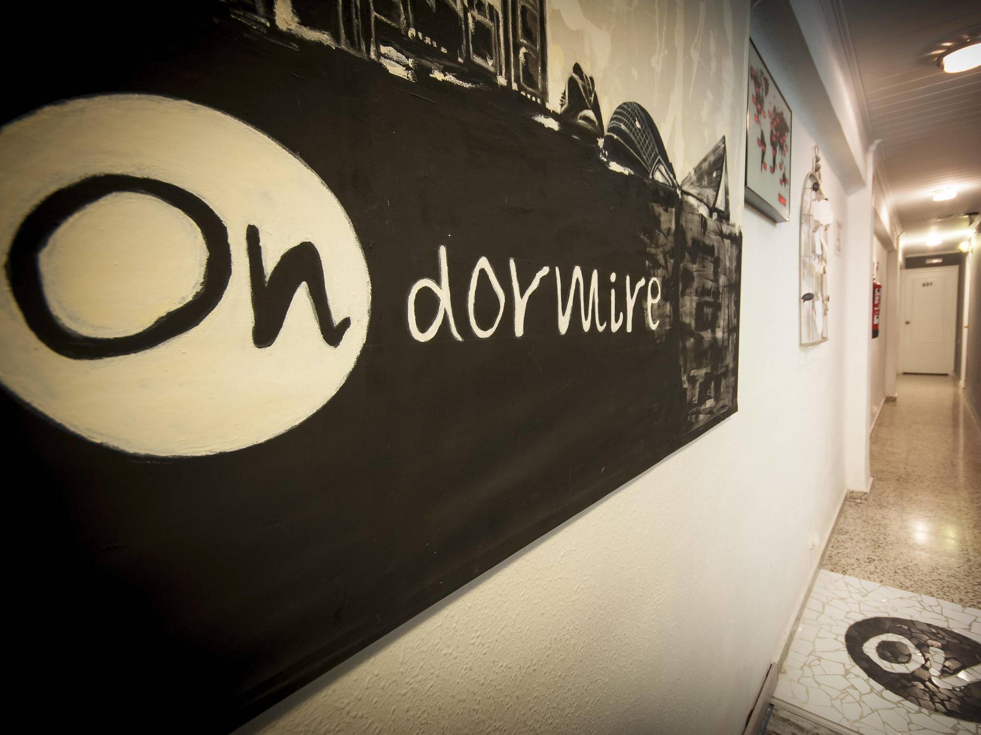 Hostal On Dormire บาเลนเซีย ภายนอก รูปภาพ